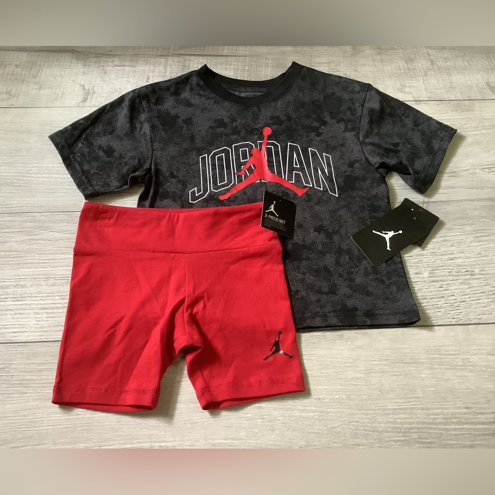 Girls Jordan boxy  tshirt & bike shorts set size 6( NWT)PRICE IS FIRM